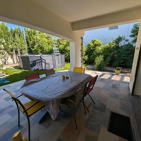 F3 Dans Avec Jardin Et Piscine Privatifs *